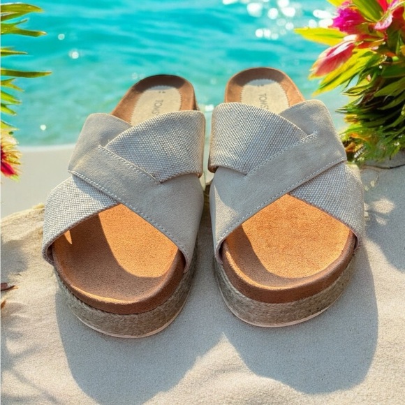 Tom’s Paloma Cross Strap Slide. Size 6. Great Condition. - Picture 4 of 7